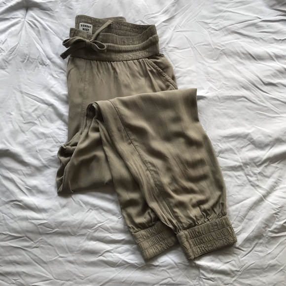 Aritzia Pants - Aritzia Sunday Best 'Grenville' Olive Green Taupe Jogger Pants, Size Medium